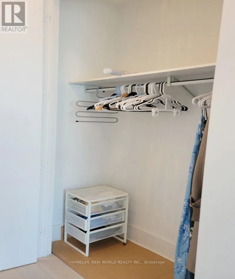 1123 - 29 QUEENS QUAY E