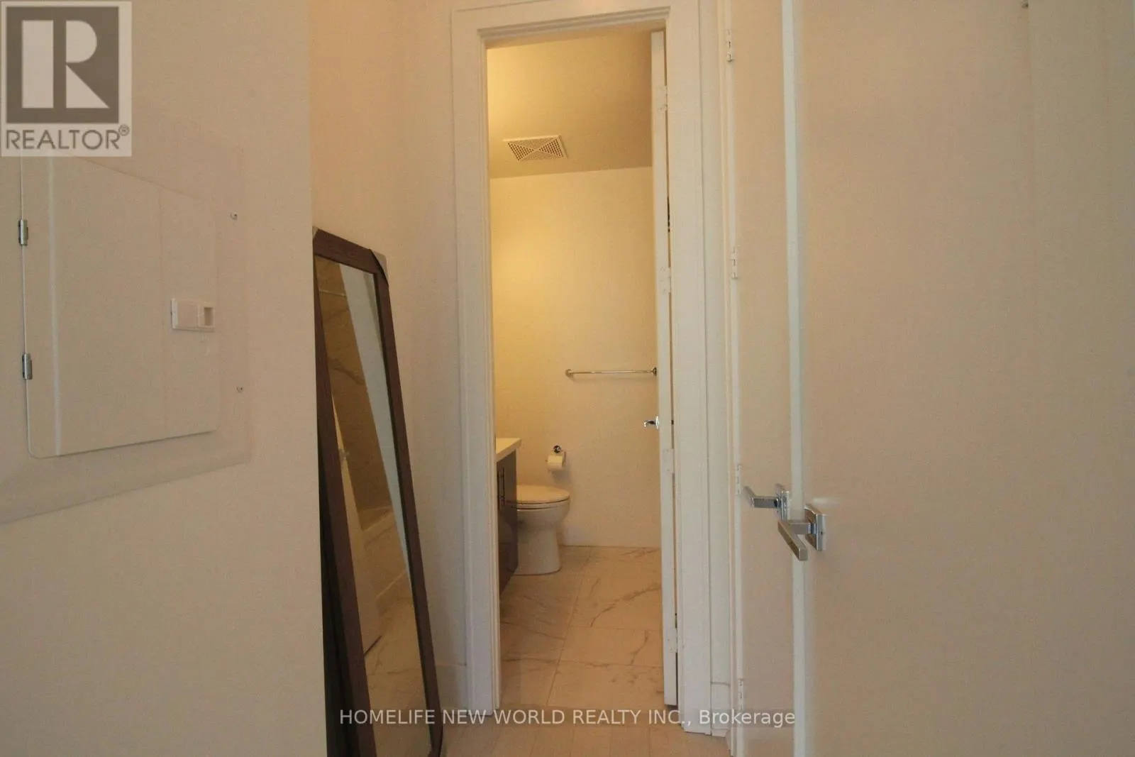 1123 - 29 QUEENS QUAY E
