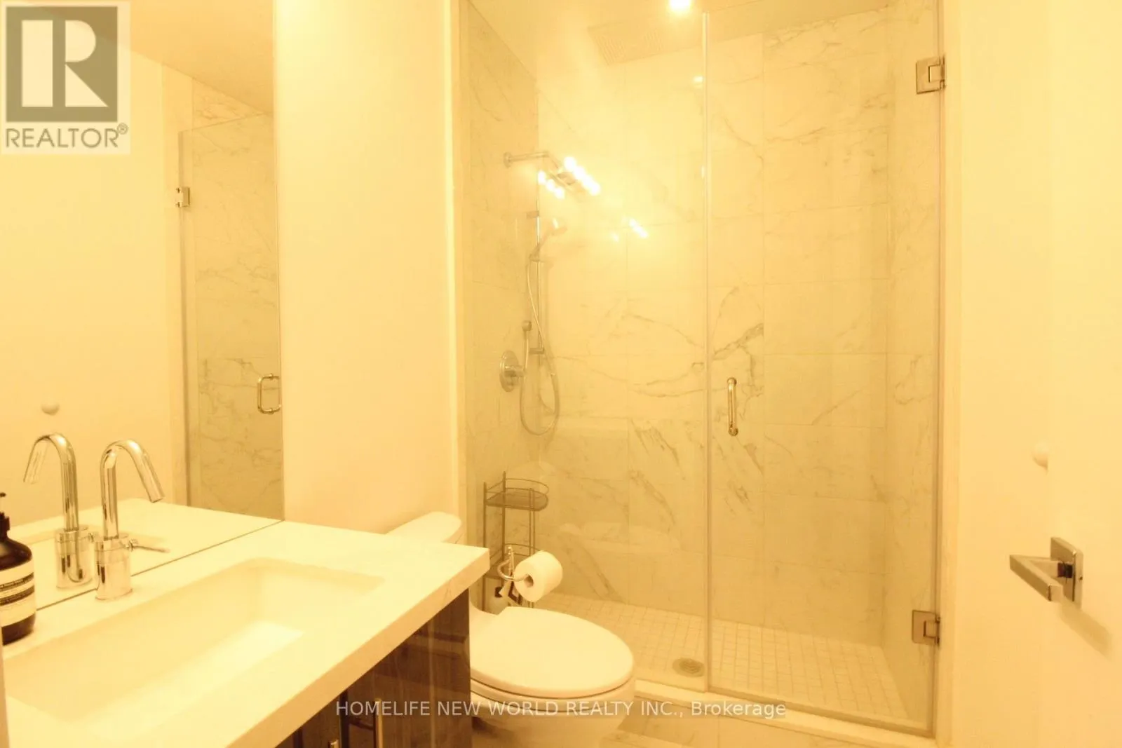 1123 - 29 QUEENS QUAY E