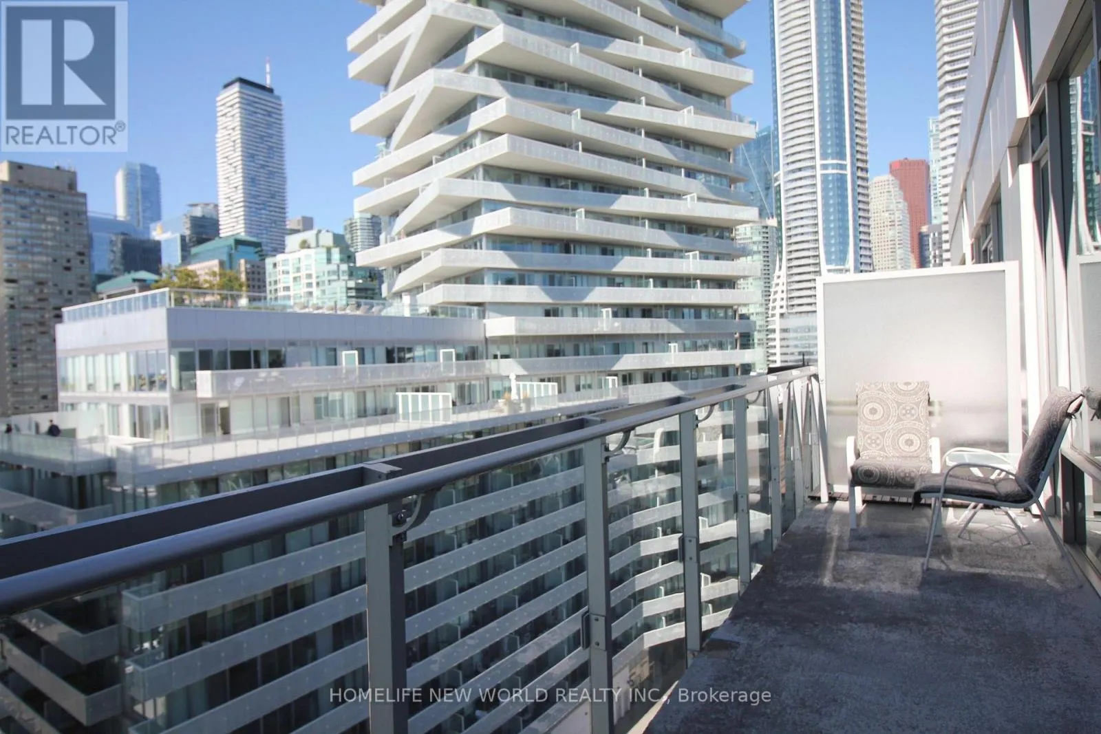 1123 - 29 QUEENS QUAY E