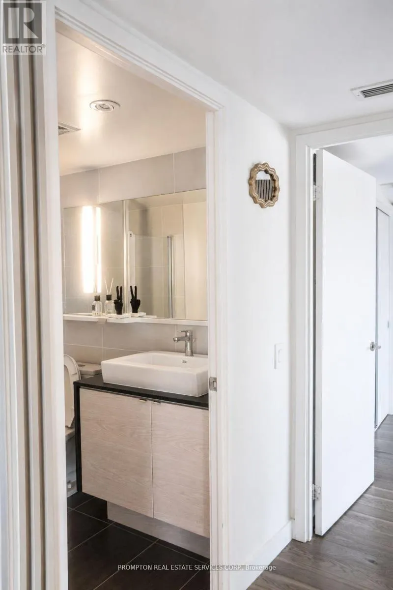 717 - 72 ESTHER SHINER BOULEVARD