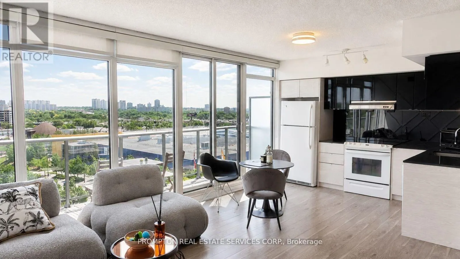 717 - 72 ESTHER SHINER BOULEVARD