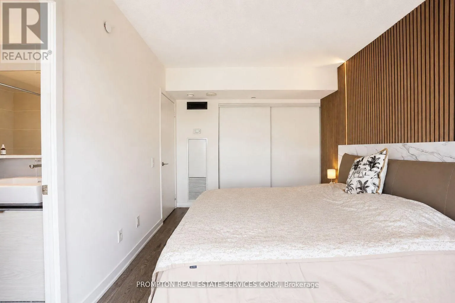 717 - 72 ESTHER SHINER BOULEVARD