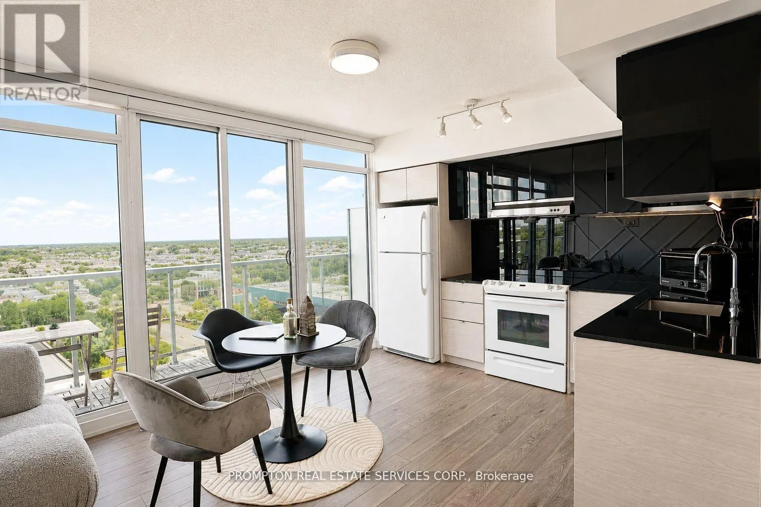 717 - 72 ESTHER SHINER BOULEVARD