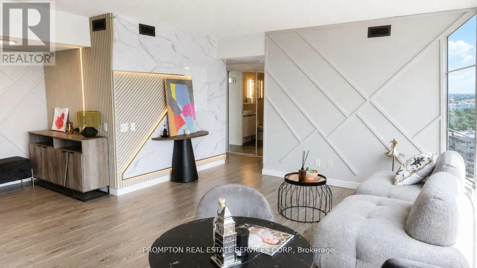 717 - 72 ESTHER SHINER BOULEVARD