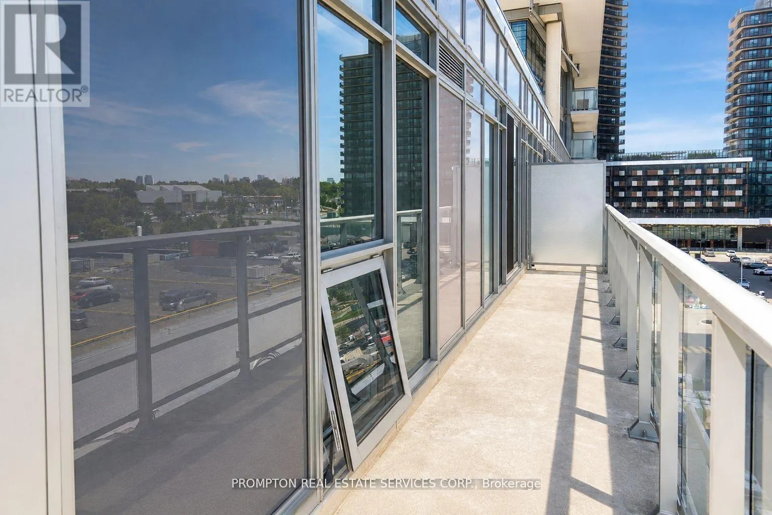 717 - 72 ESTHER SHINER BOULEVARD