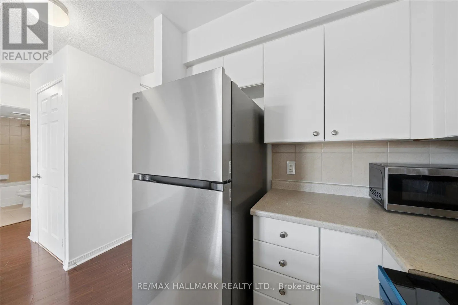 915 - 18 VALLEY WOODS ROAD