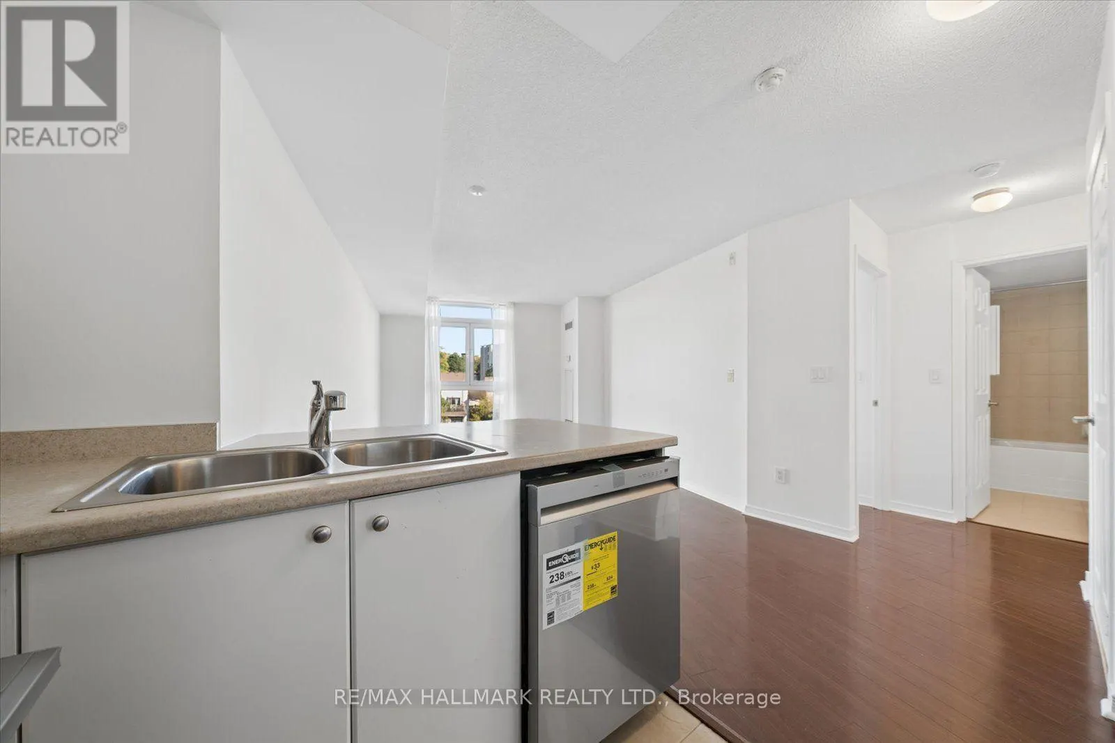 915 - 18 VALLEY WOODS ROAD