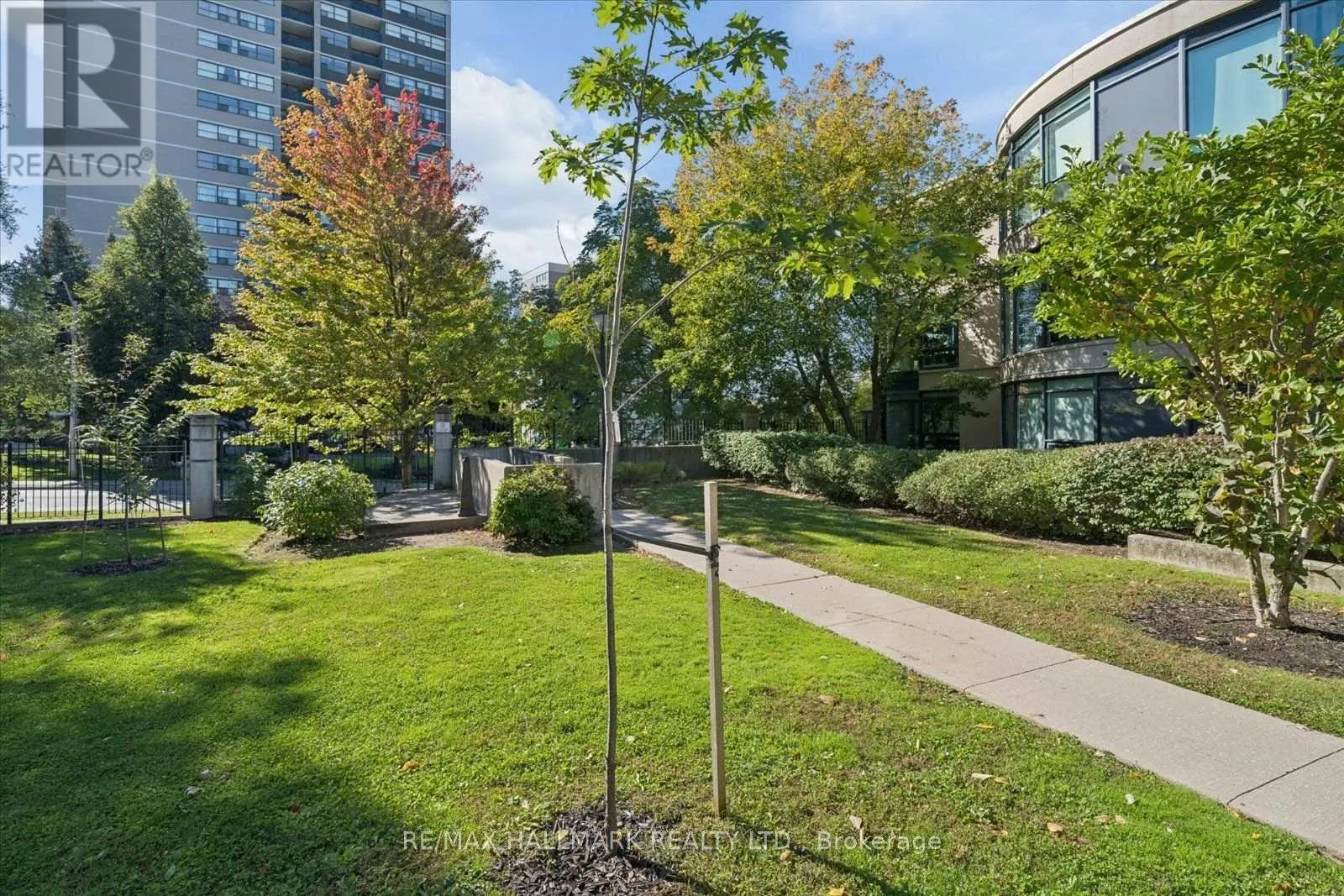 915 - 18 VALLEY WOODS ROAD
