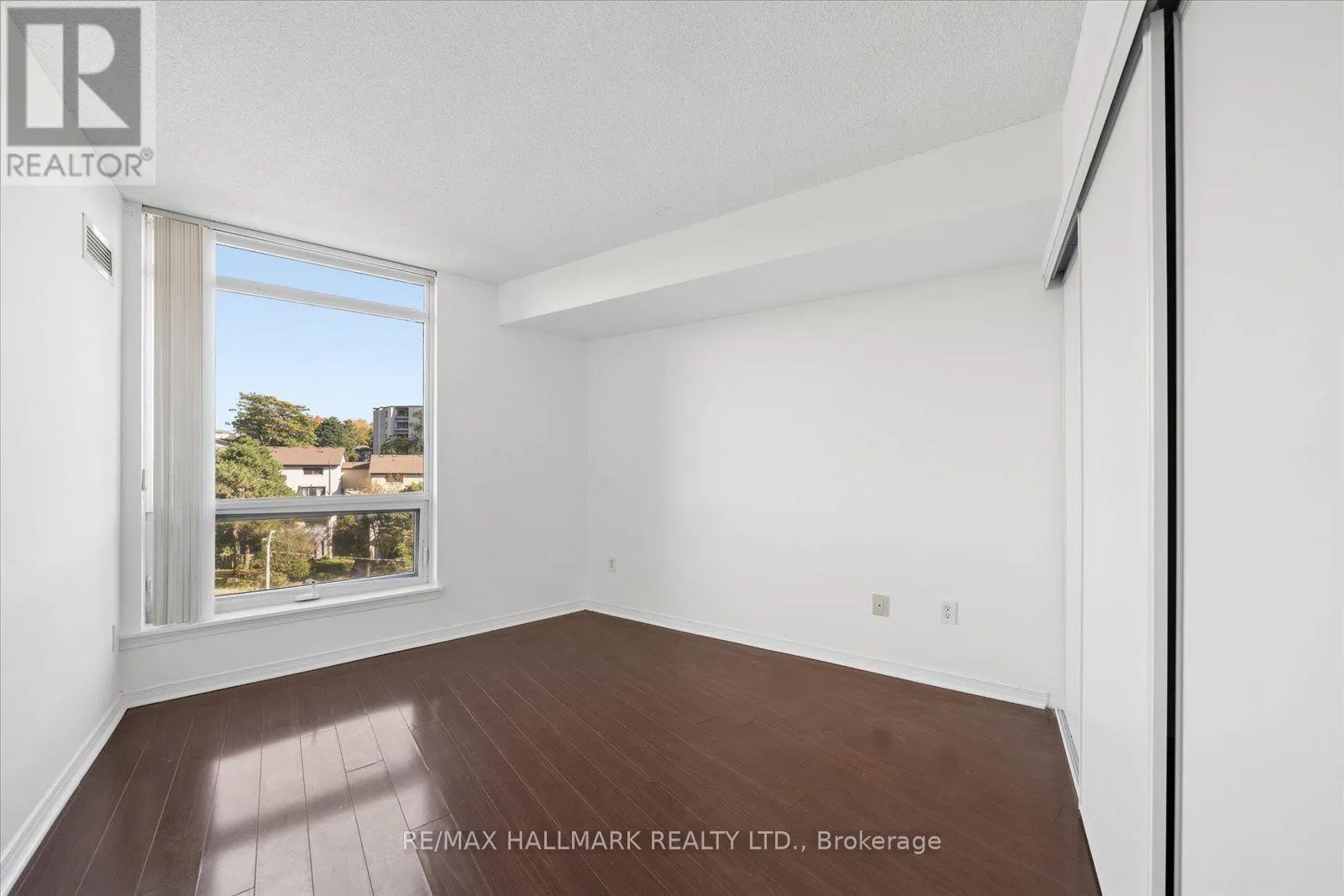 915 - 18 VALLEY WOODS ROAD
