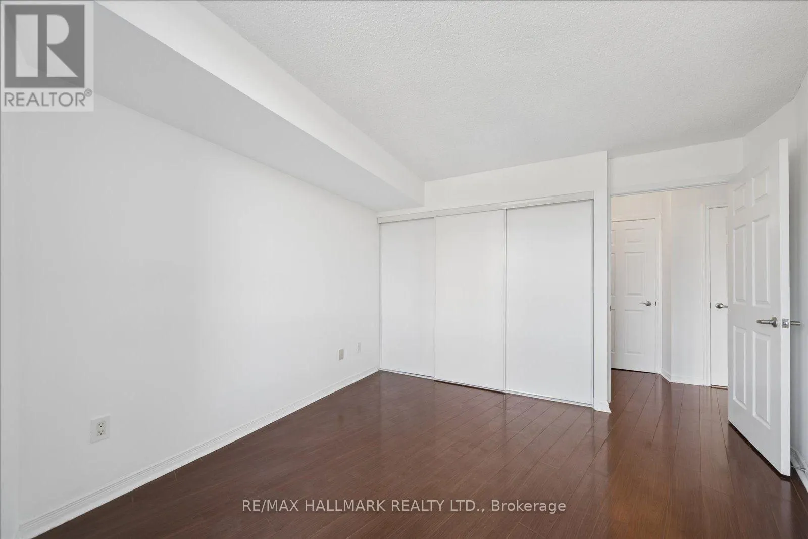 915 - 18 VALLEY WOODS ROAD