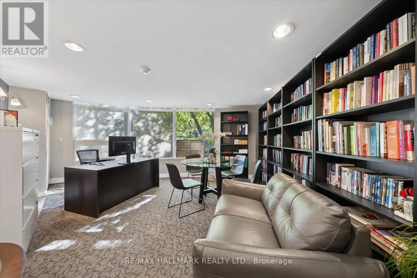 915 - 18 VALLEY WOODS ROAD