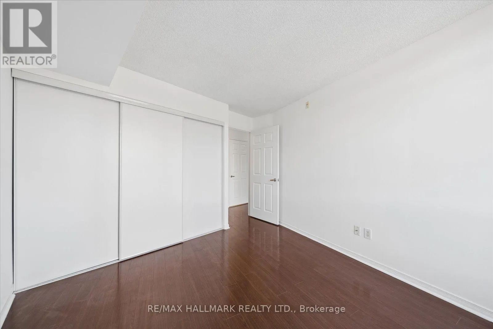 915 - 18 VALLEY WOODS ROAD