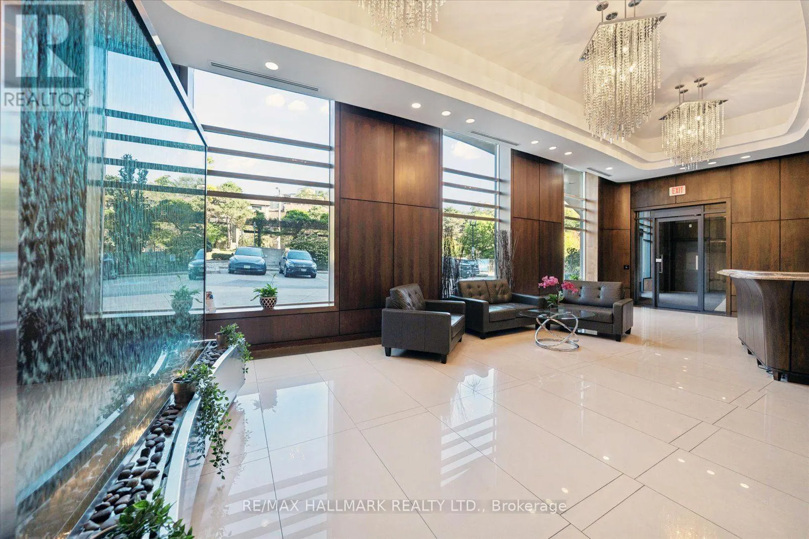 915 - 18 VALLEY WOODS ROAD