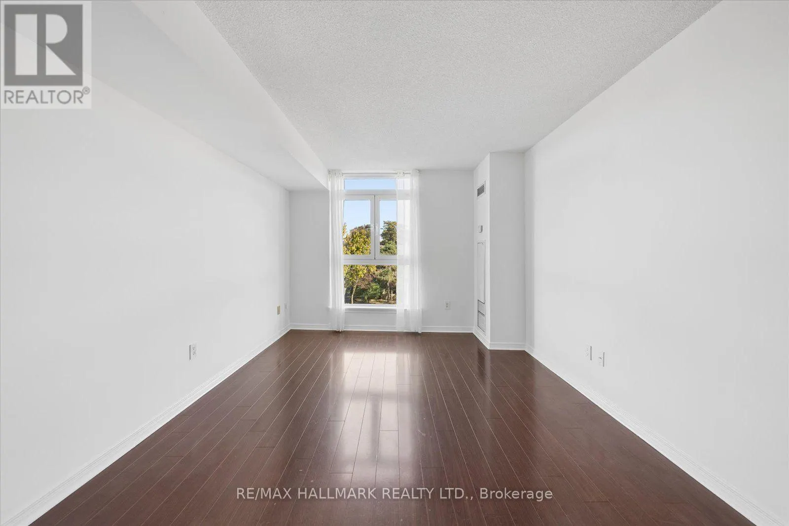 915 - 18 VALLEY WOODS ROAD