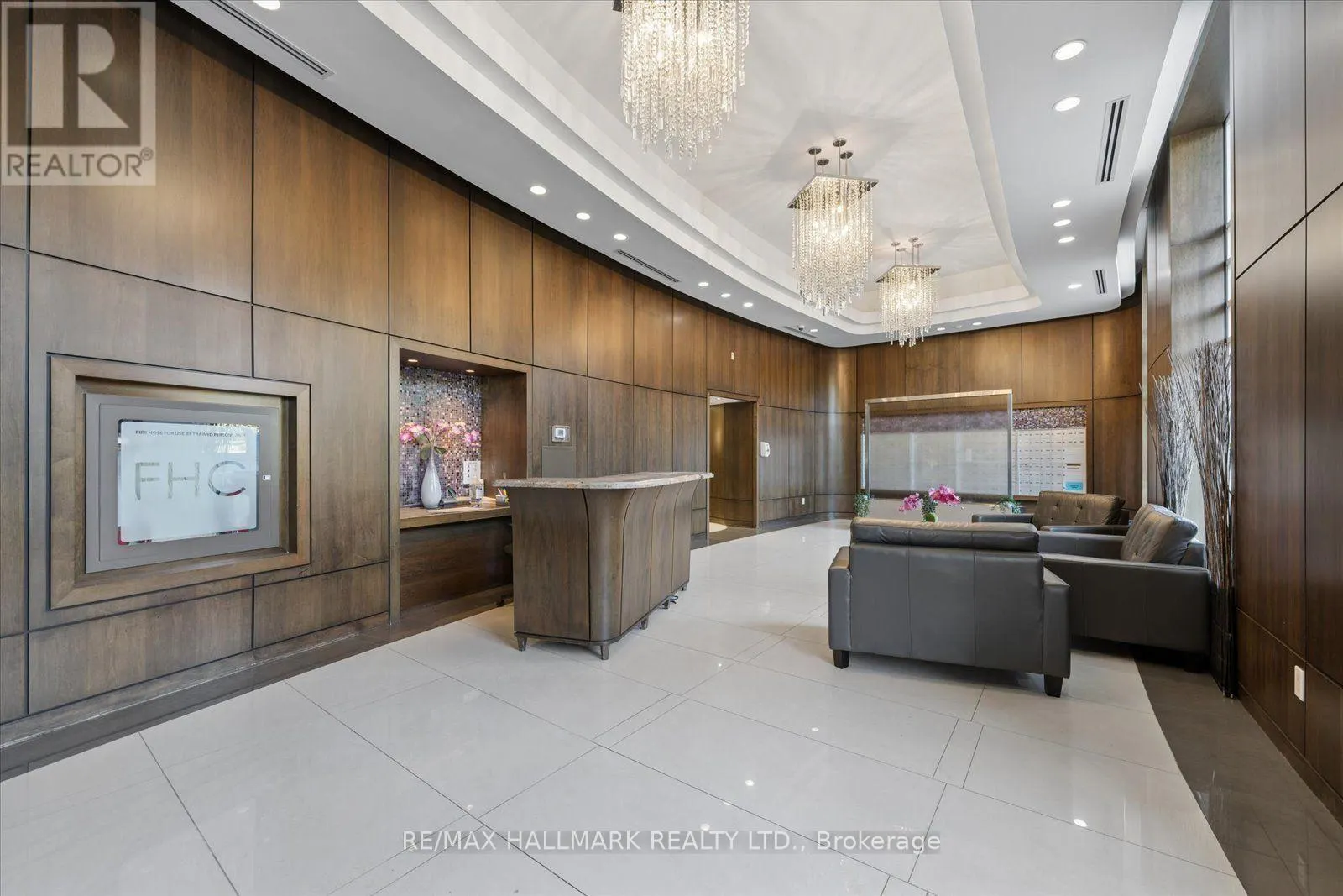 915 - 18 VALLEY WOODS ROAD