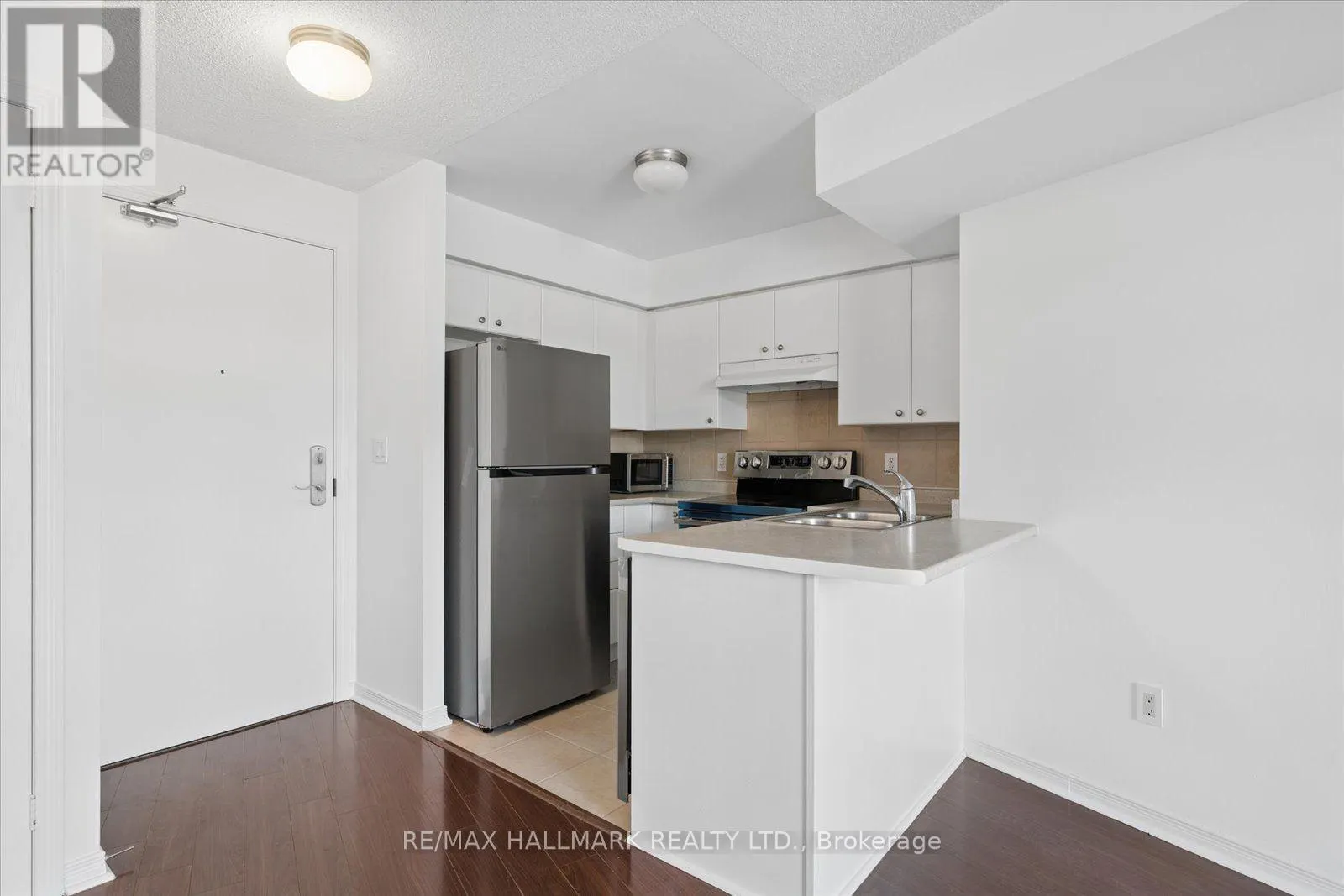 915 - 18 VALLEY WOODS ROAD