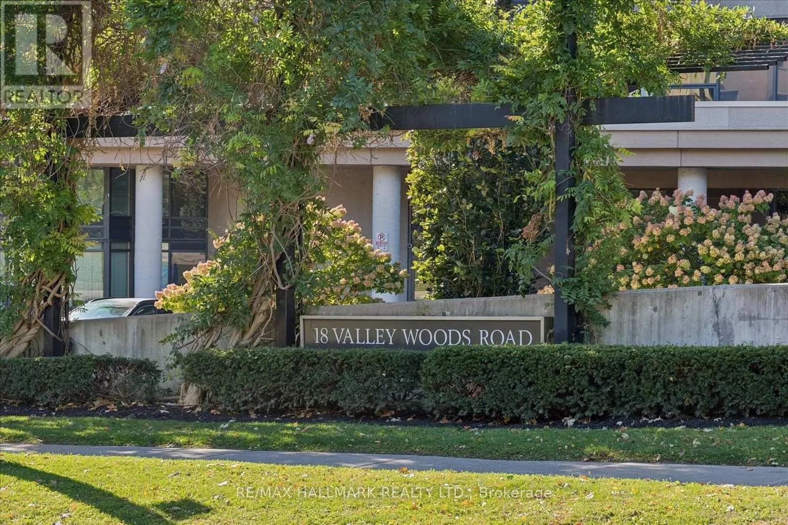 915 - 18 VALLEY WOODS ROAD