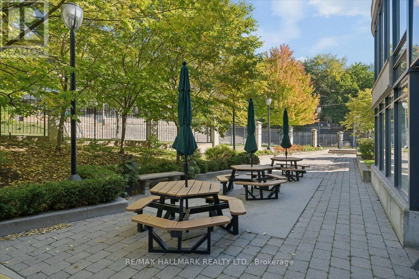 915 - 18 VALLEY WOODS ROAD