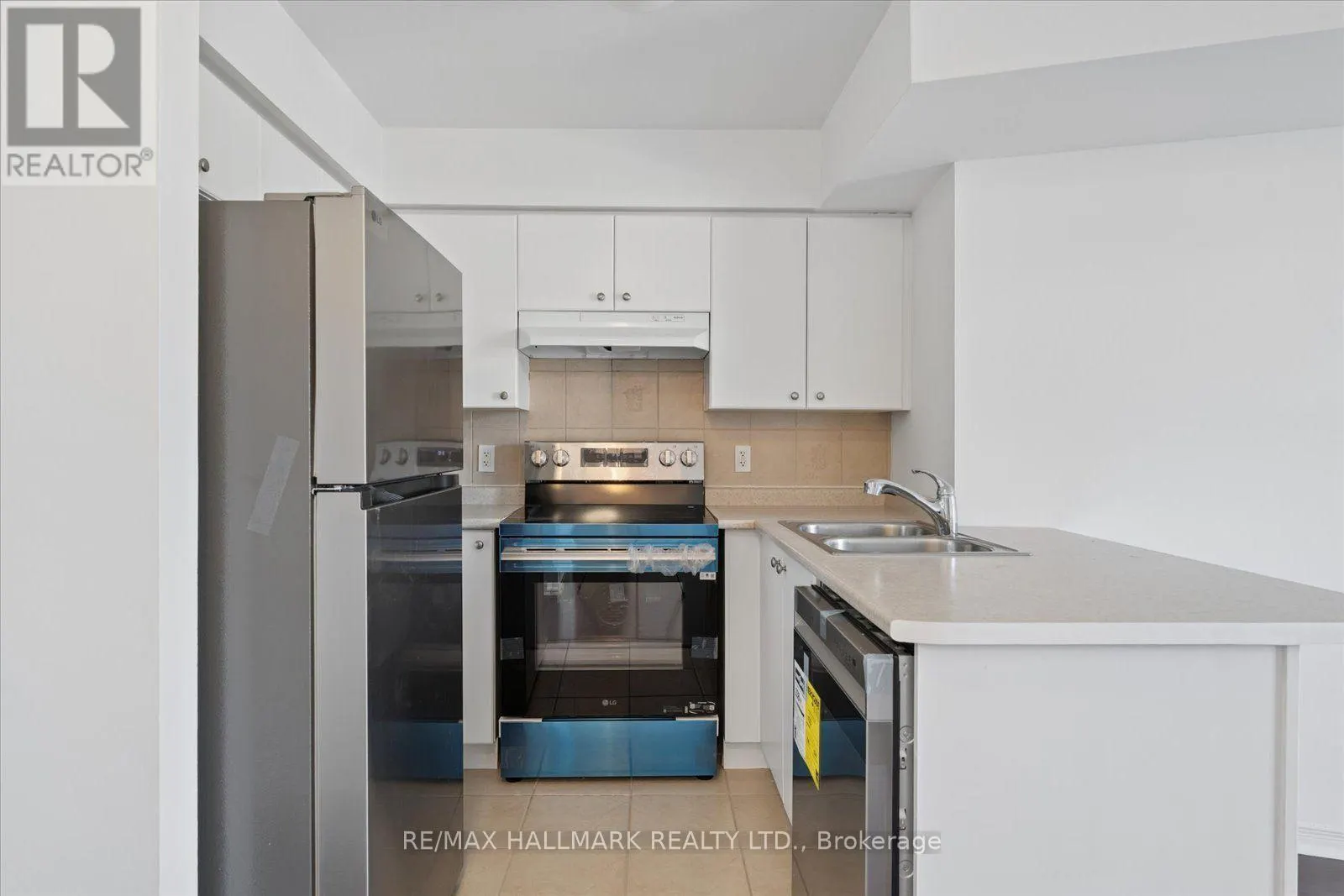 915 - 18 VALLEY WOODS ROAD