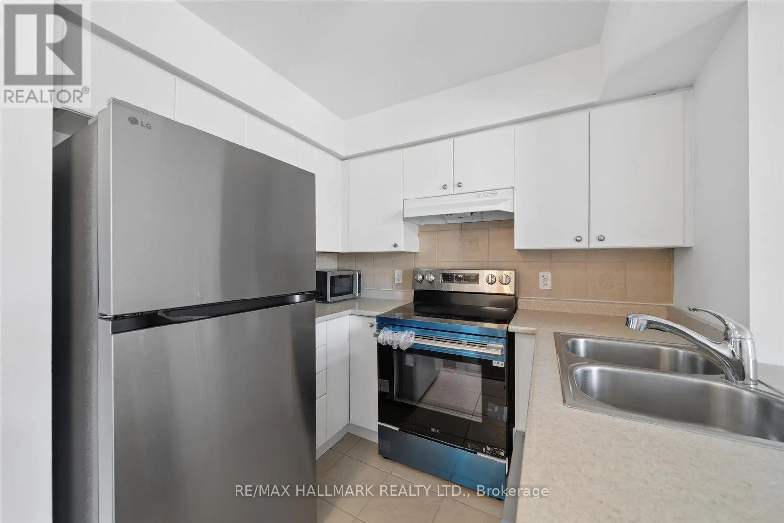 915 - 18 VALLEY WOODS ROAD