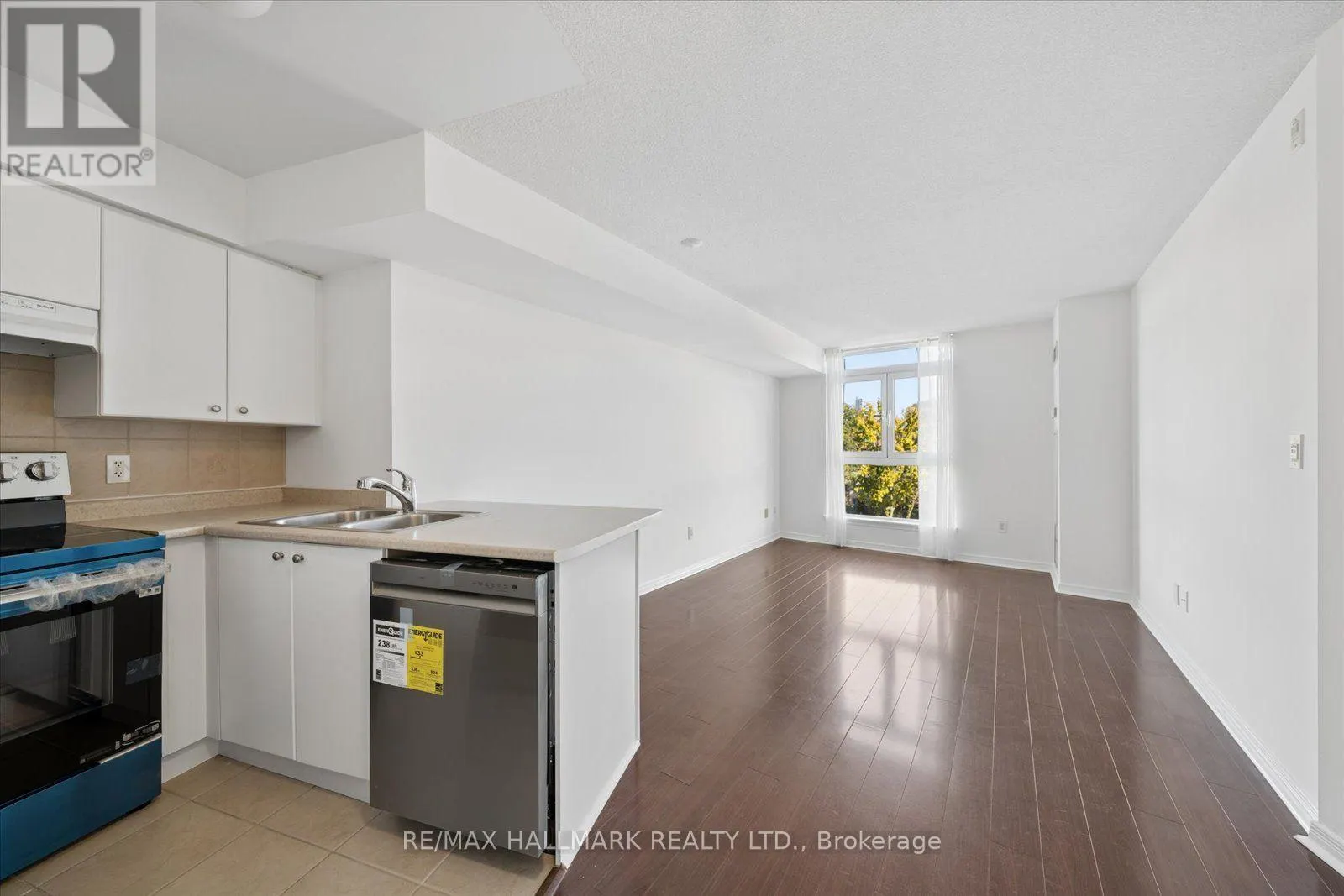915 - 18 VALLEY WOODS ROAD