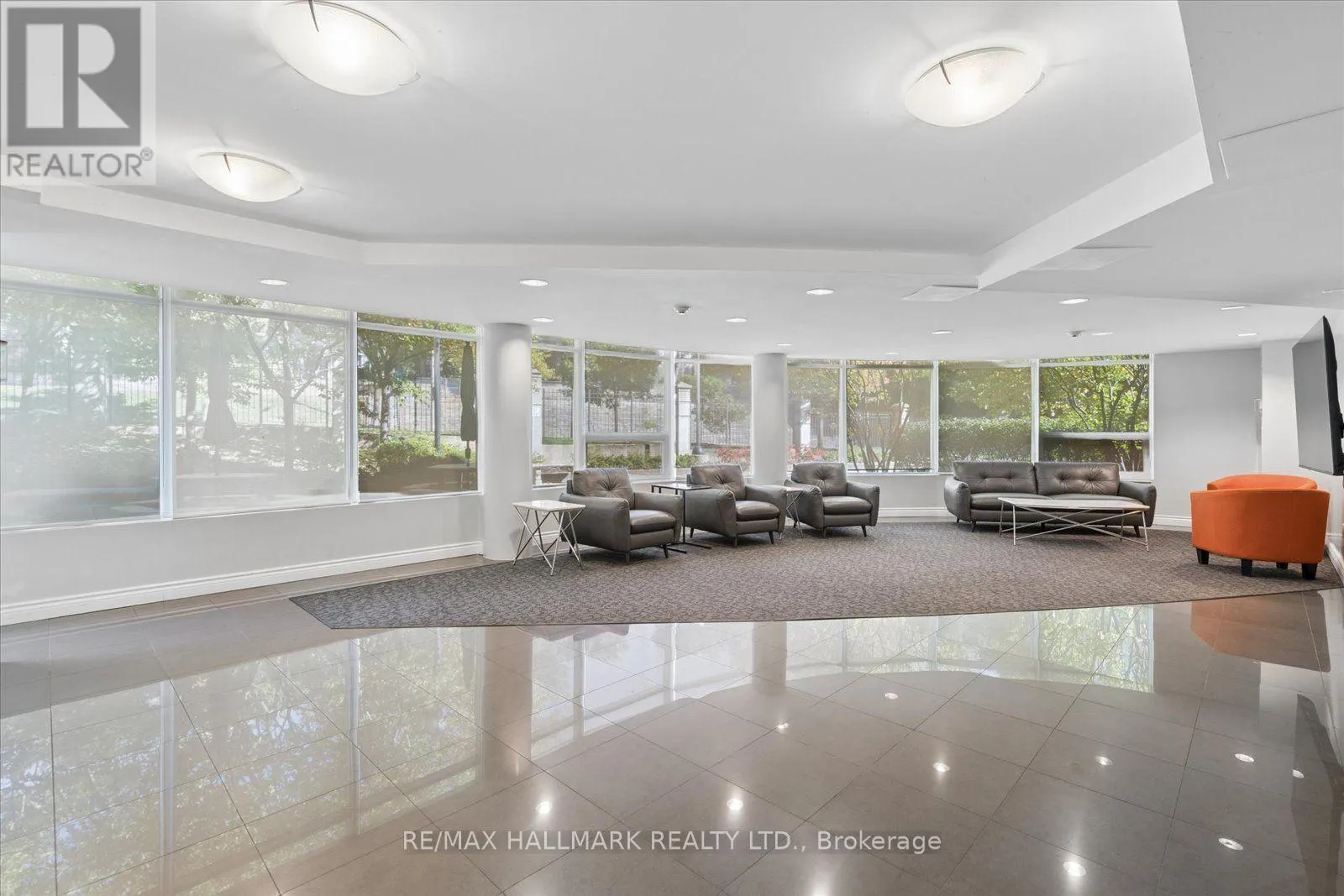 915 - 18 VALLEY WOODS ROAD