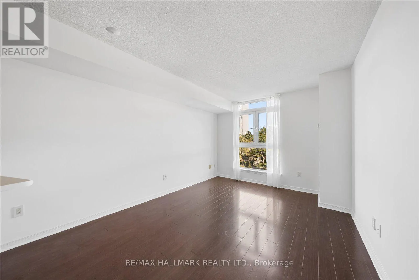 915 - 18 VALLEY WOODS ROAD