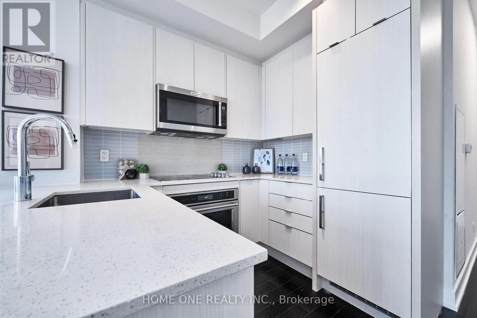 404 - 181 BEDFORD ROAD