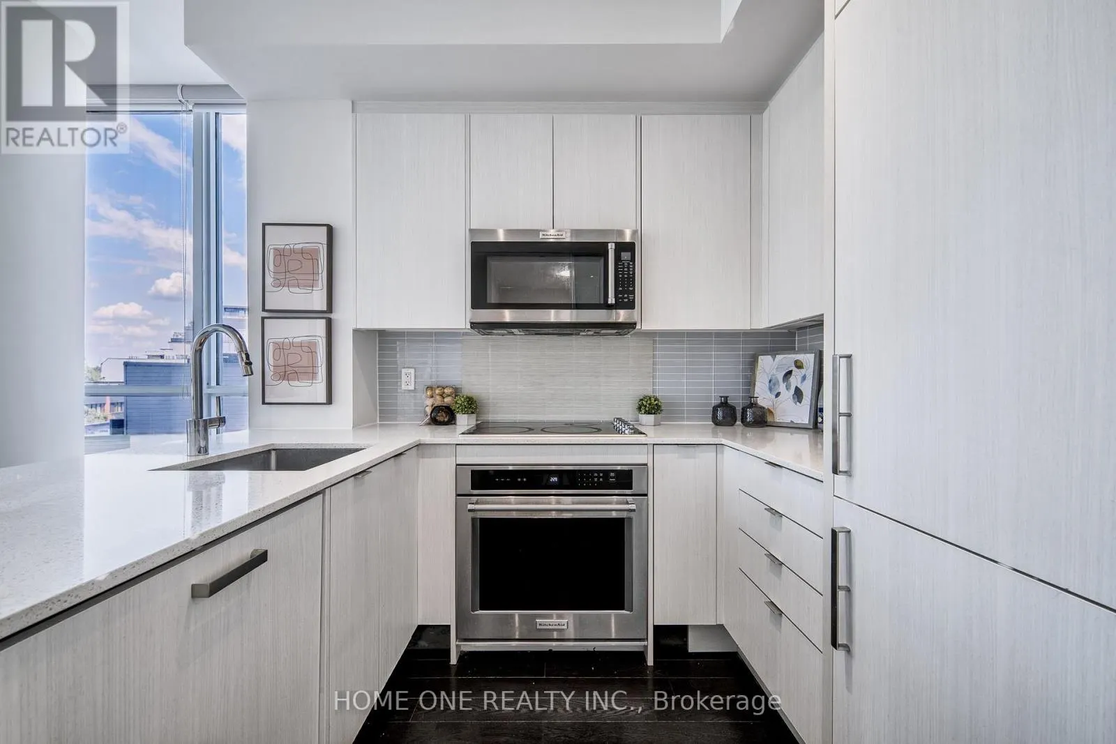 404 - 181 BEDFORD ROAD