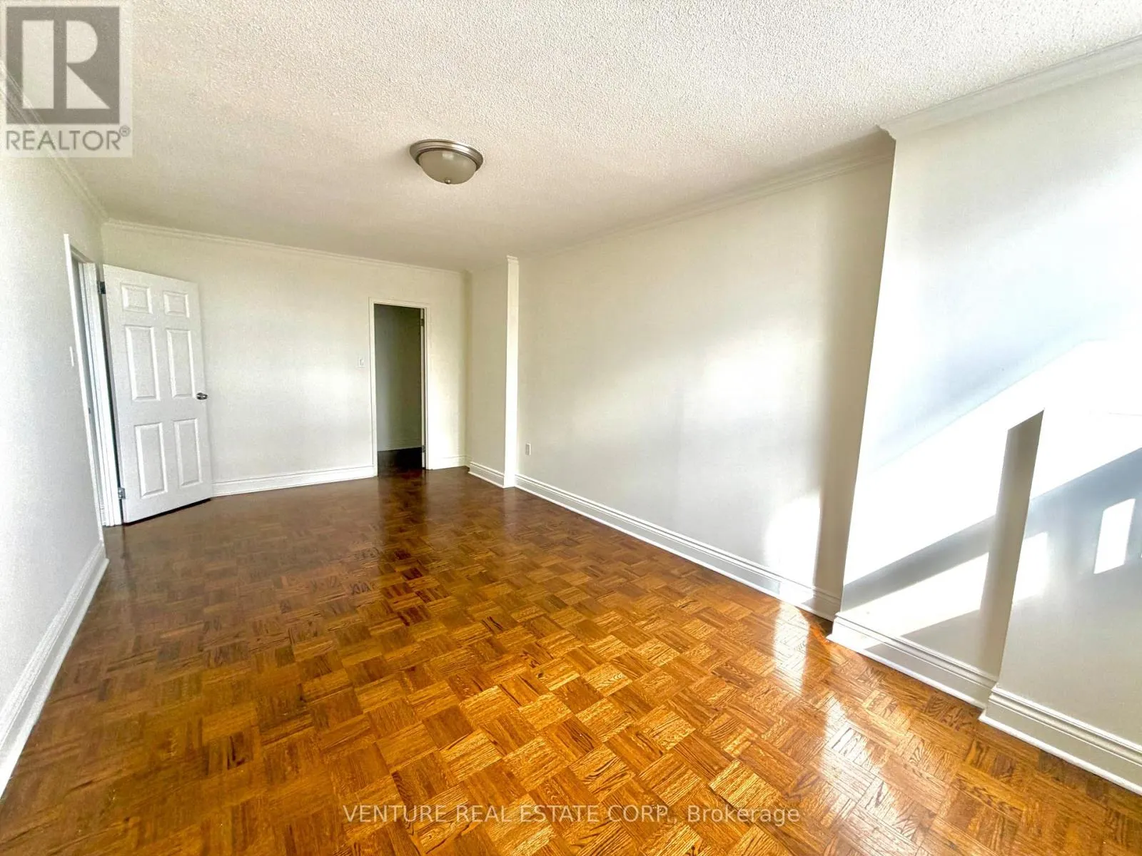801 - 5949 YONGE STREET