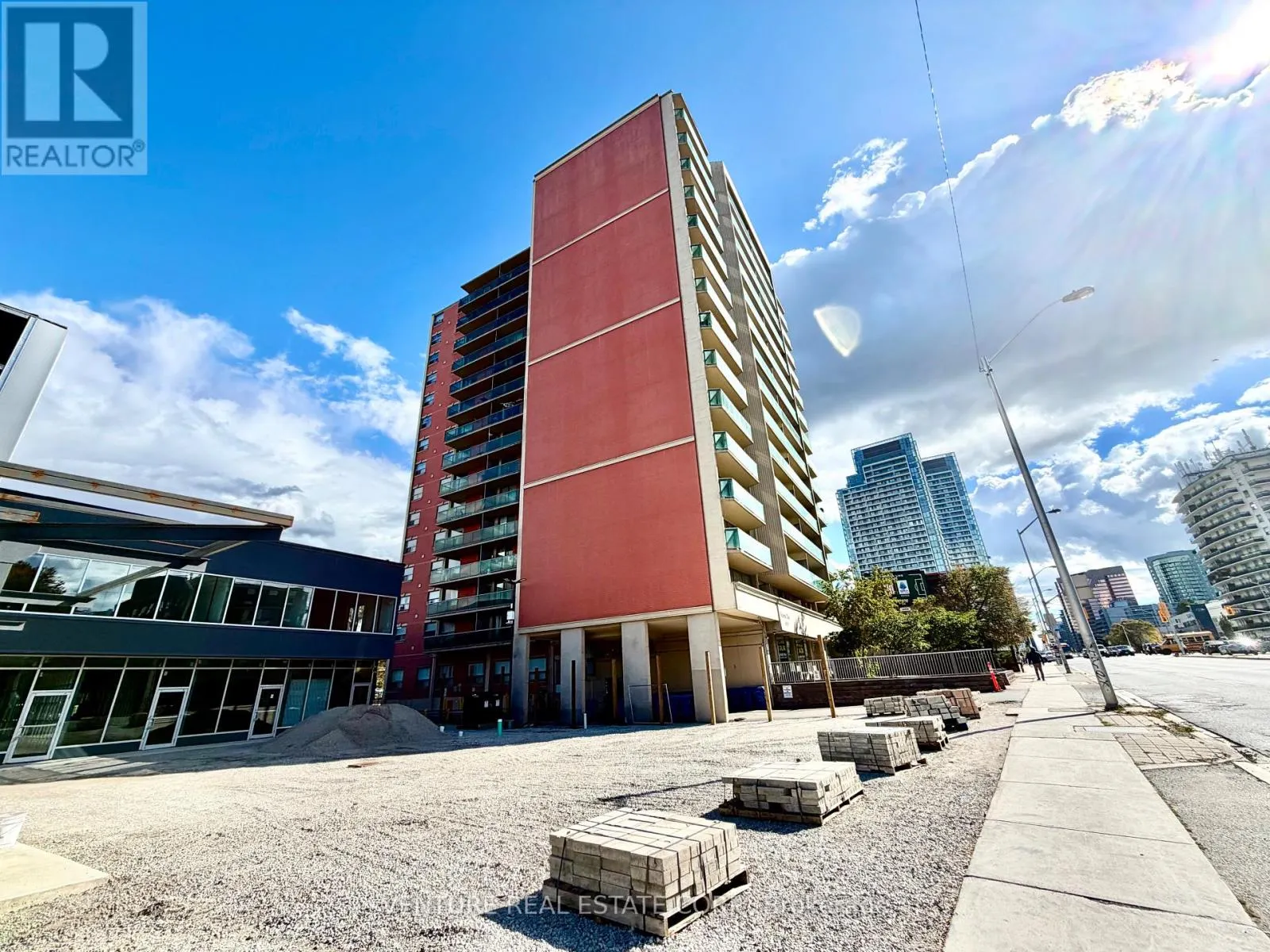 801 - 5949 YONGE STREET
