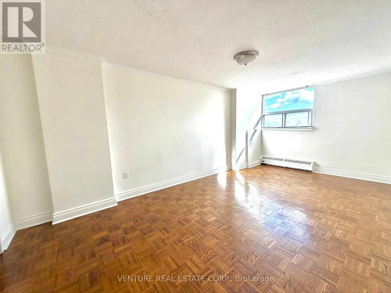 801 - 5949 YONGE STREET