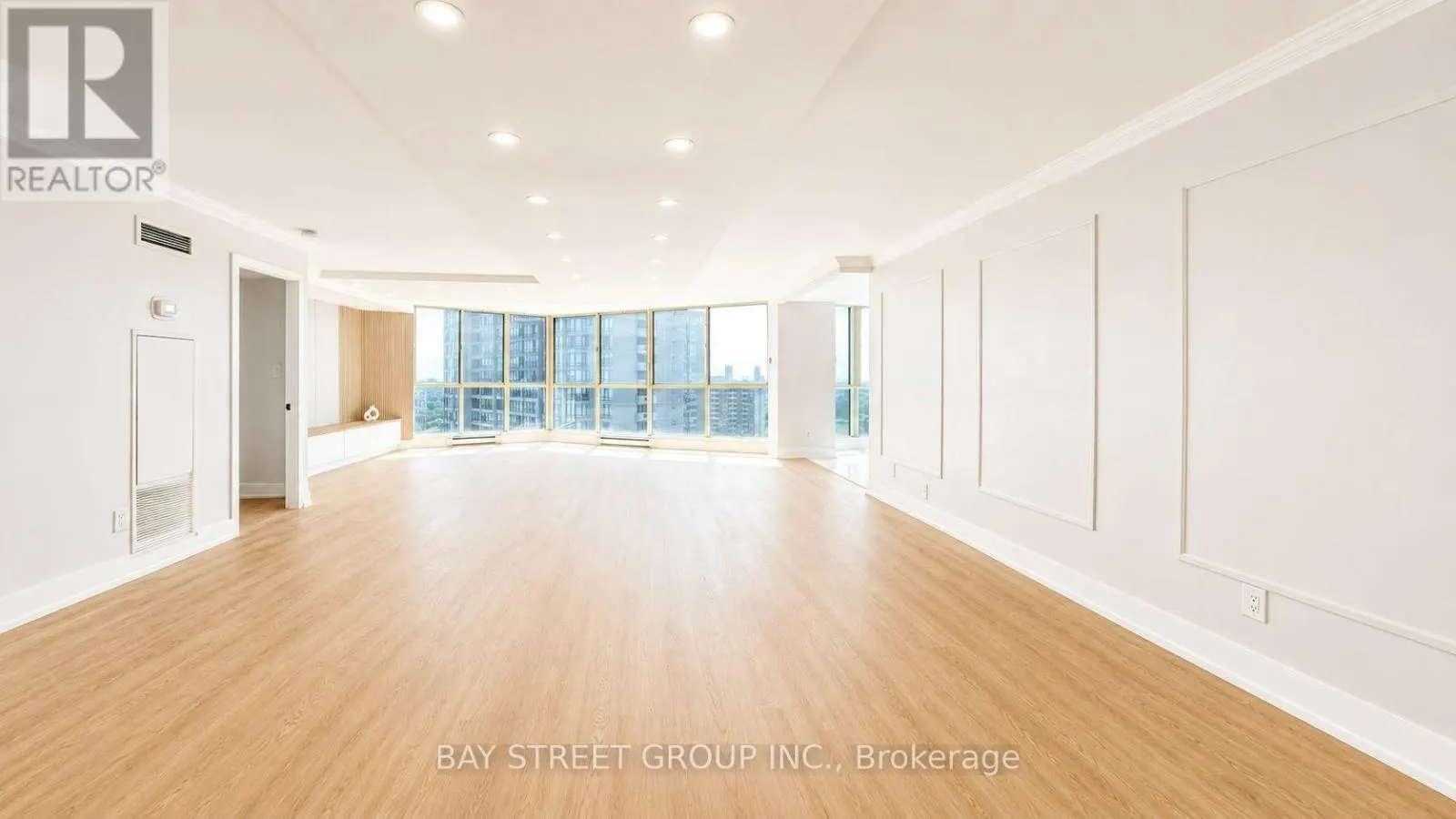 2201 - 85 SKYMARK DRIVE