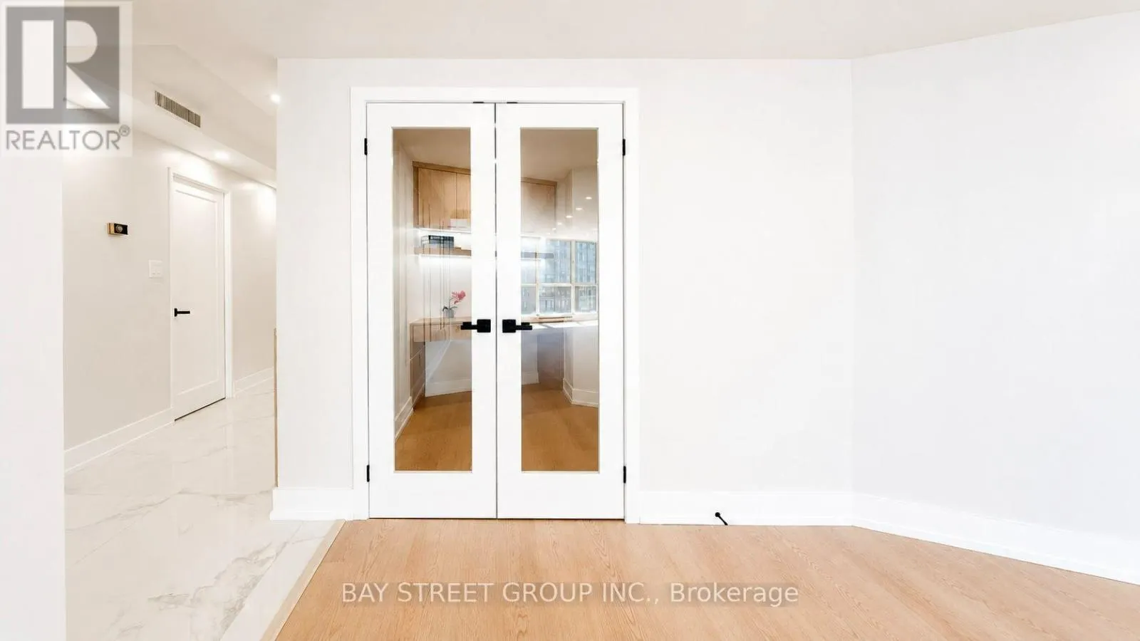 2201 - 85 SKYMARK DRIVE