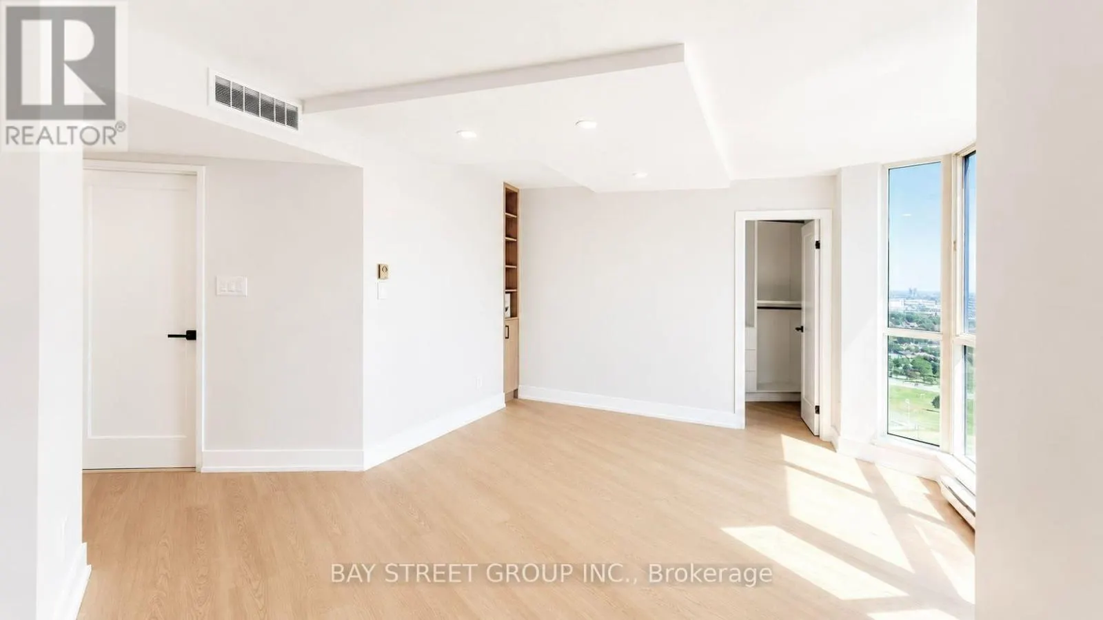 2201 - 85 SKYMARK DRIVE