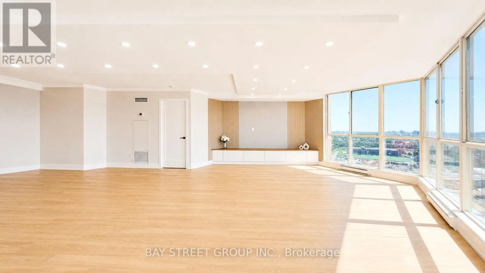 2201 - 85 SKYMARK DRIVE
