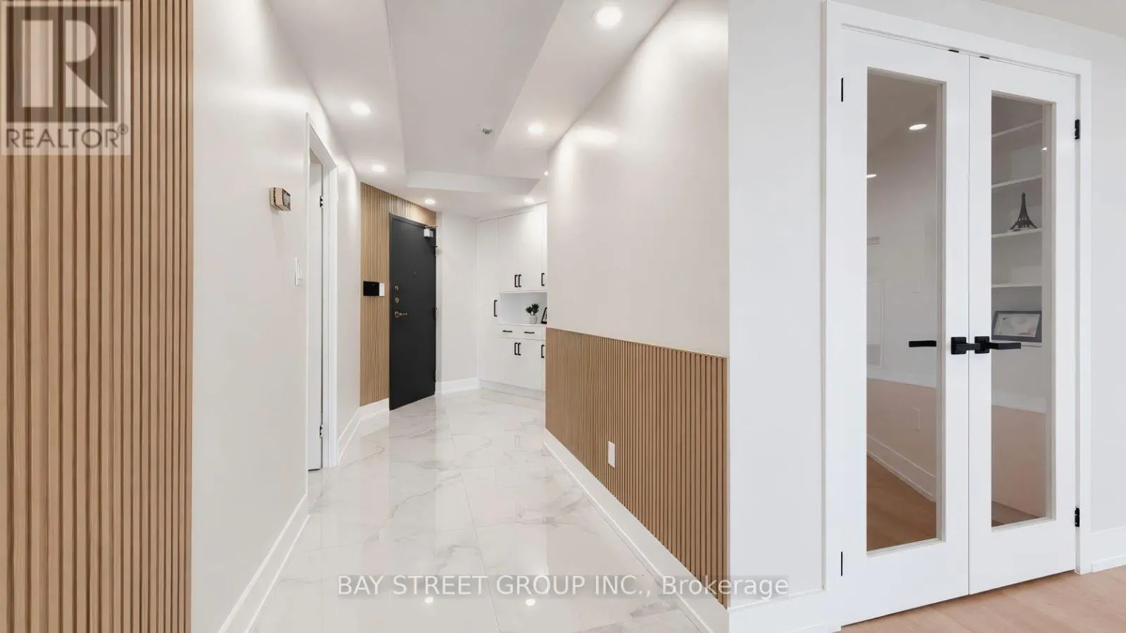 2201 - 85 SKYMARK DRIVE
