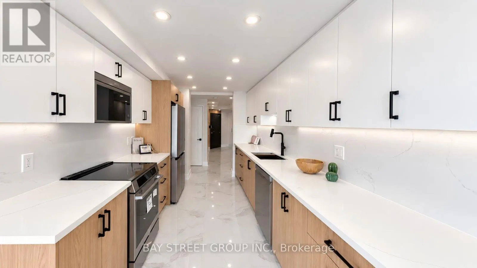 2201 - 85 SKYMARK DRIVE