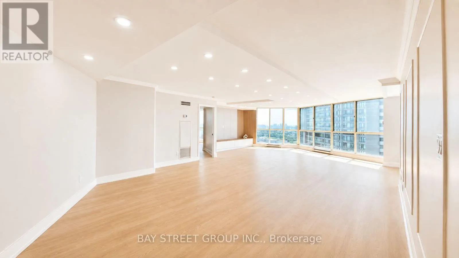 2201 - 85 SKYMARK DRIVE