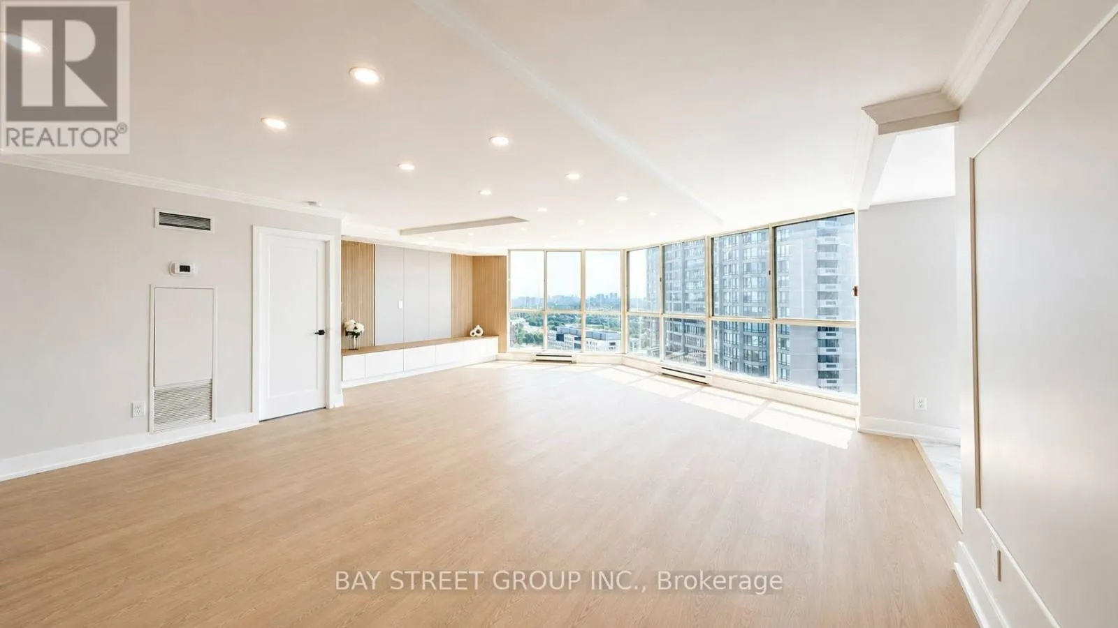 2201 - 85 SKYMARK DRIVE