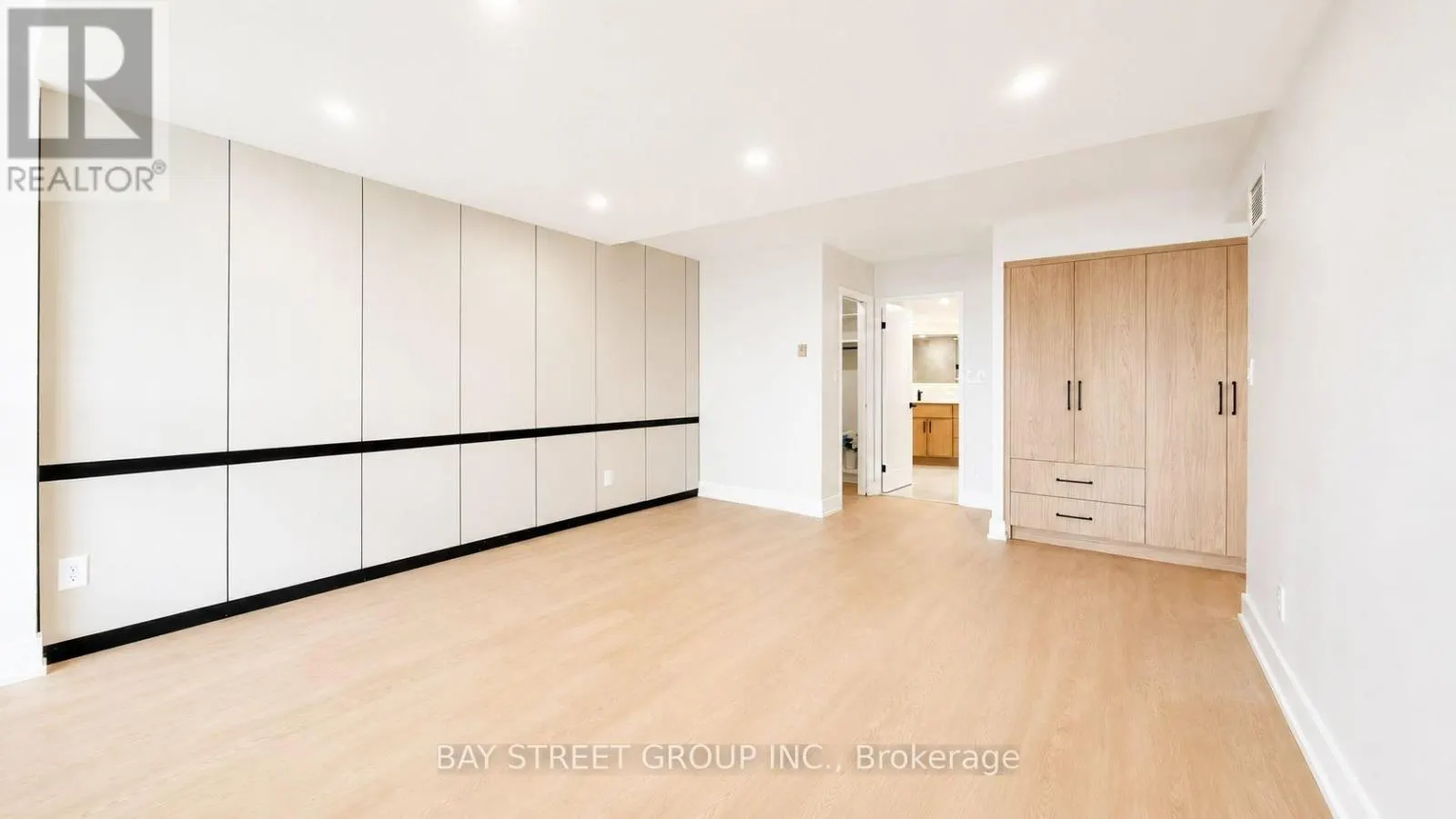 2201 - 85 SKYMARK DRIVE
