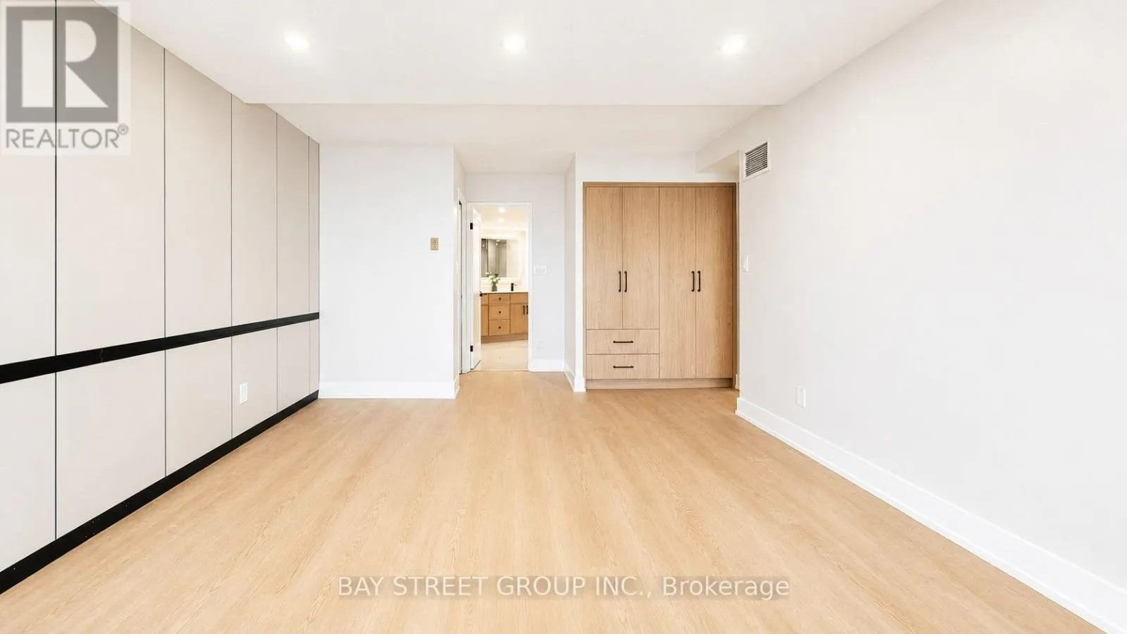 2201 - 85 SKYMARK DRIVE