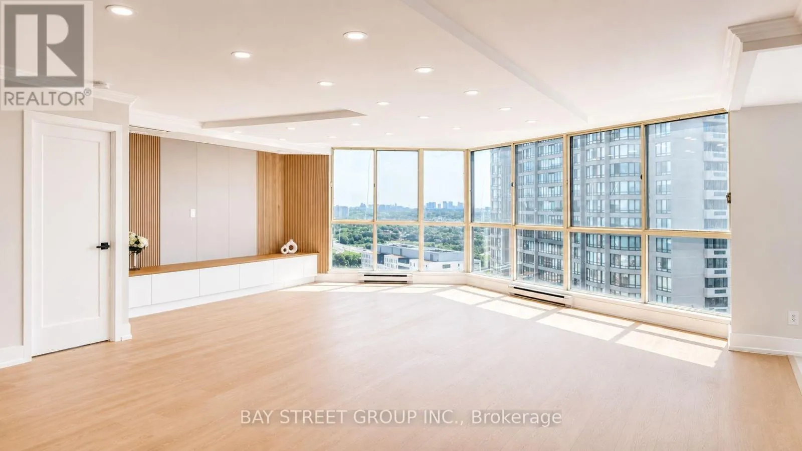 2201 - 85 SKYMARK DRIVE