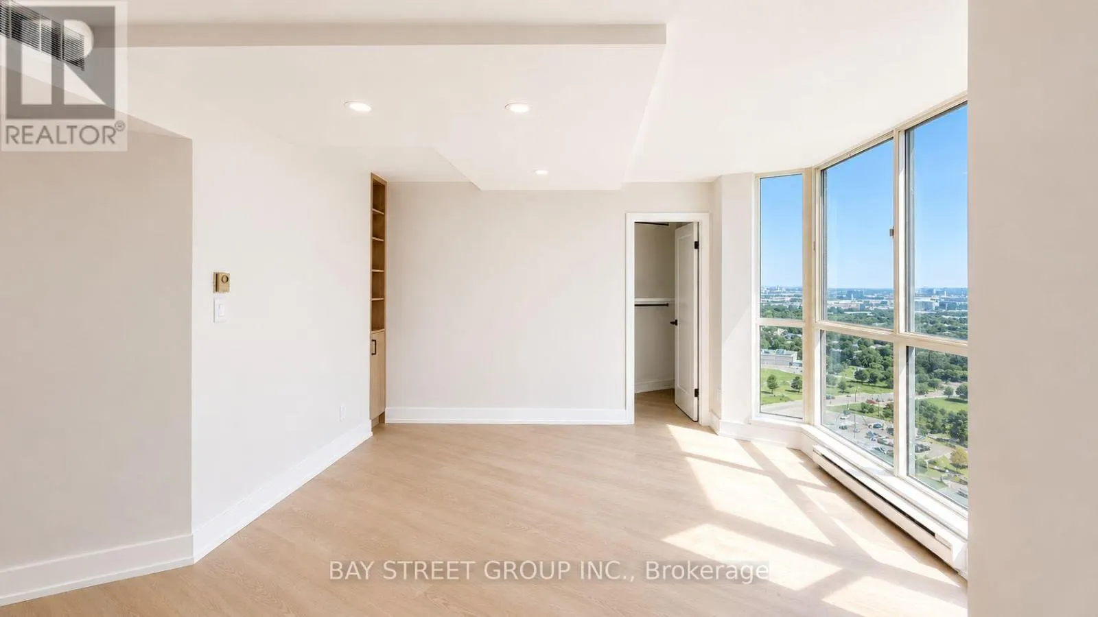 2201 - 85 SKYMARK DRIVE