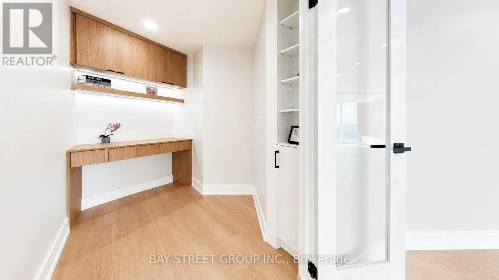 2201 - 85 SKYMARK DRIVE