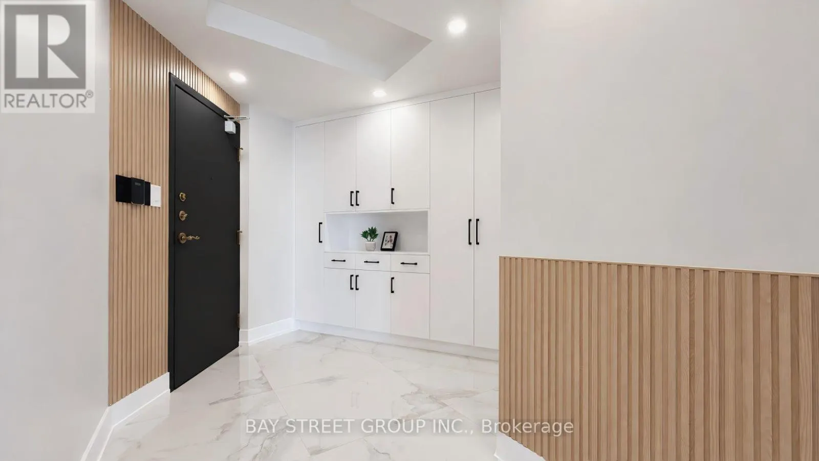 2201 - 85 SKYMARK DRIVE