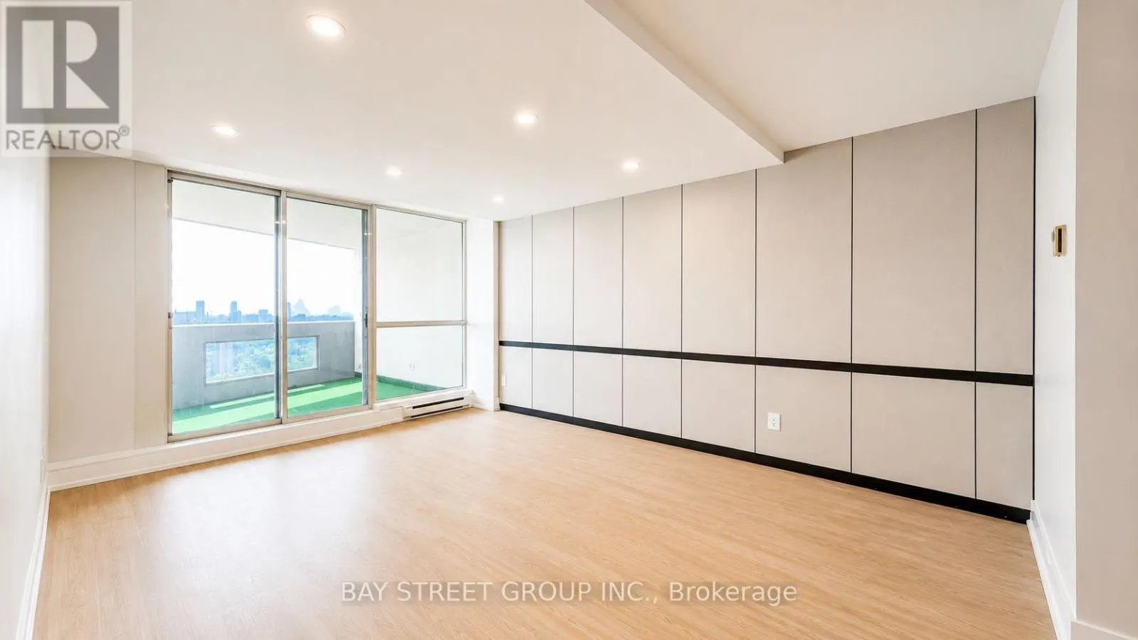 2201 - 85 SKYMARK DRIVE
