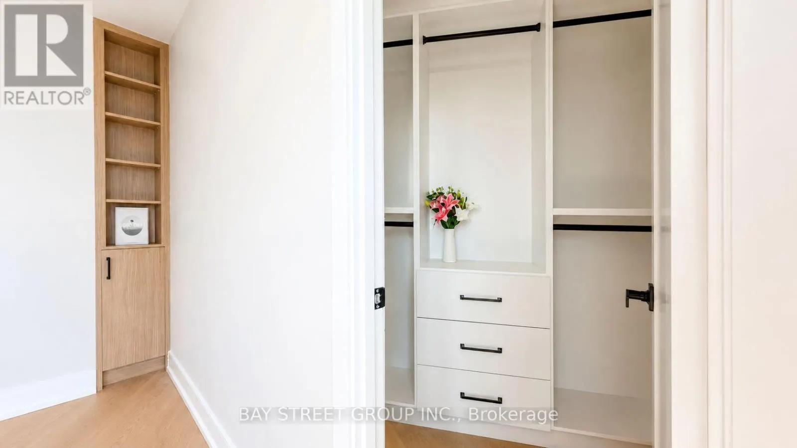 2201 - 85 SKYMARK DRIVE