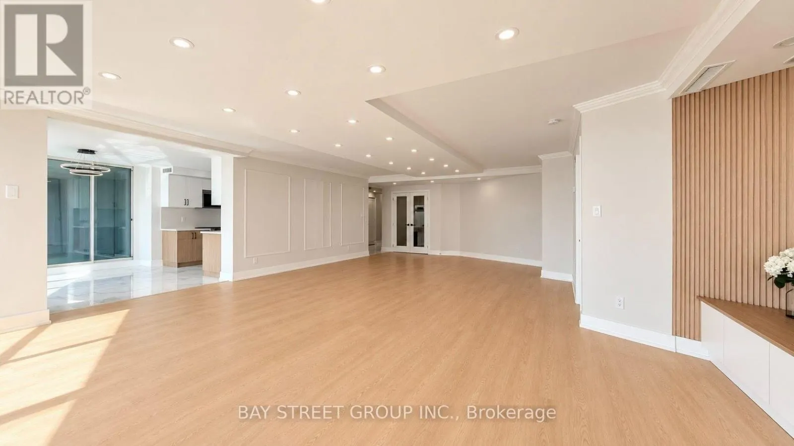 2201 - 85 SKYMARK DRIVE